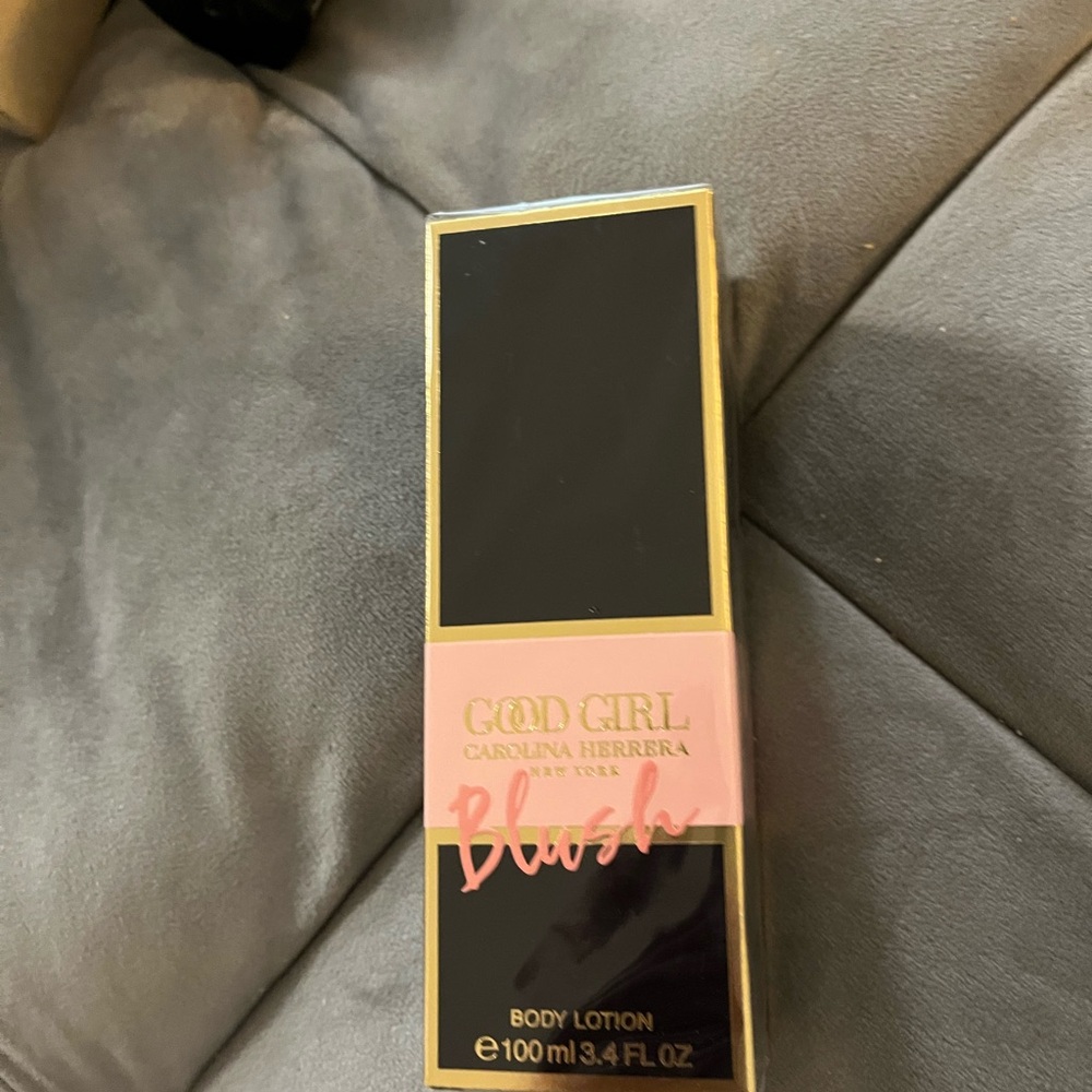 Carolina Herrera Good Girl Blush Body Lotion - Black
New in box